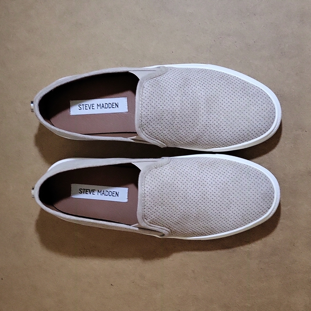 STEVE MADDEN SLIP-ON